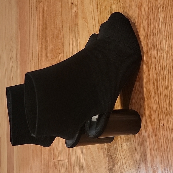 Steve Madden bondage fabric peep toe ipen heel ankle bootie in 8 - Picture 2 of 7